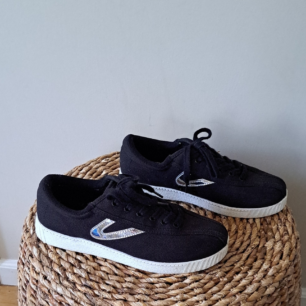 Tretorn Womens Nylite Plus Black Canvas‎ Casual/Preppy/Athleisure Sneakers S-7.5